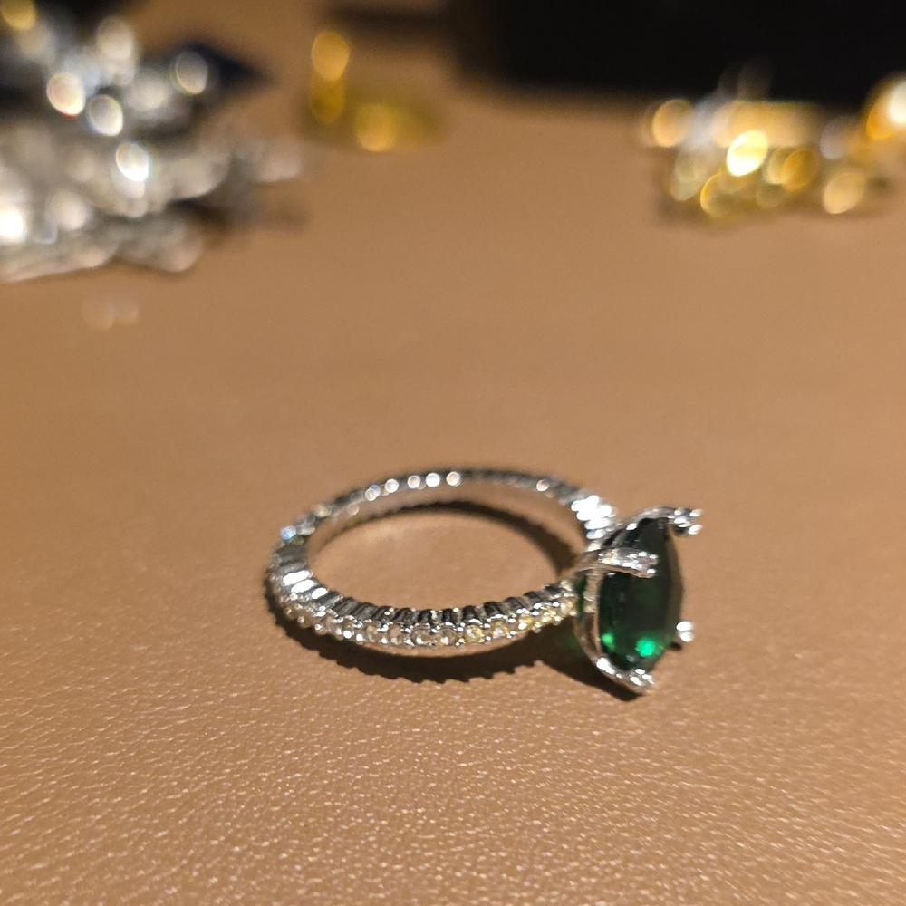 Source Unknown Gold Ring With Deep Green Oval Sto… - image 8